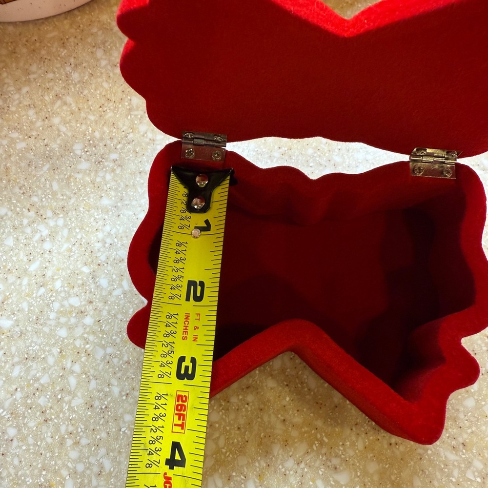 Elegant Red Velvet Bow-Shaped Hinged Small Jewelry Box with Heart NEW - Picture 9 of 11